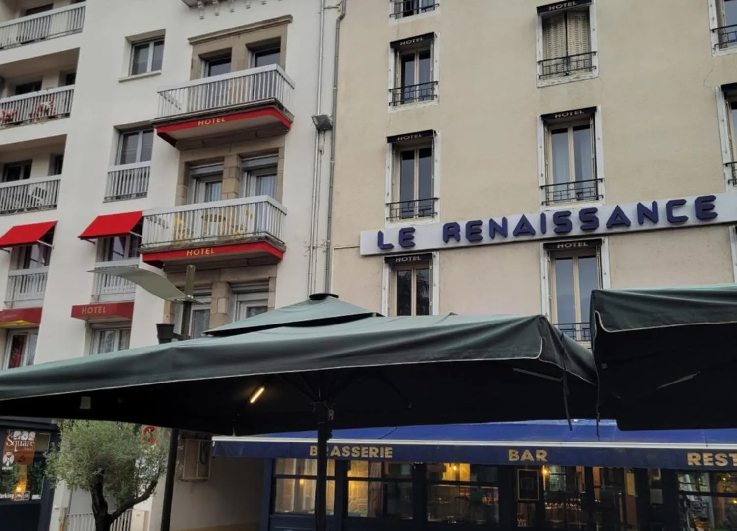 Le Renaissance location